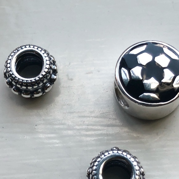 Chamilia soccer charm set - Picture 7 of 8